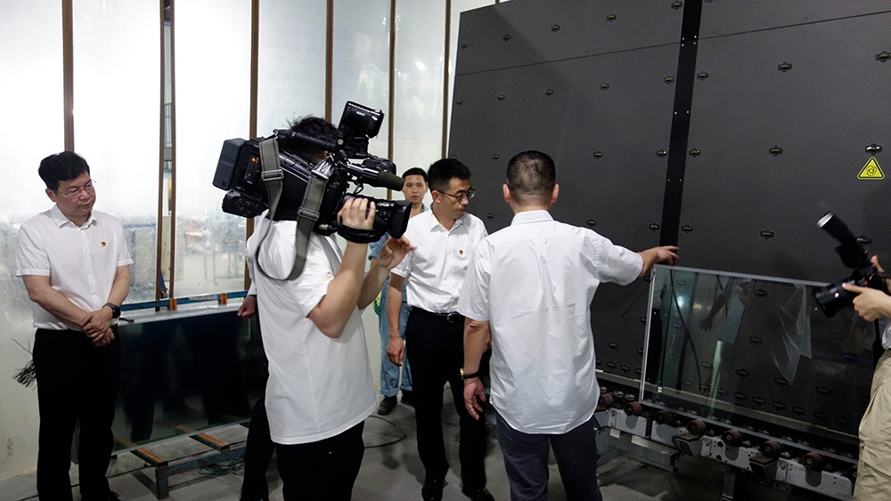 （新聞1） 桐鄉(xiāng)市委書記調研人才企業(yè)-1000